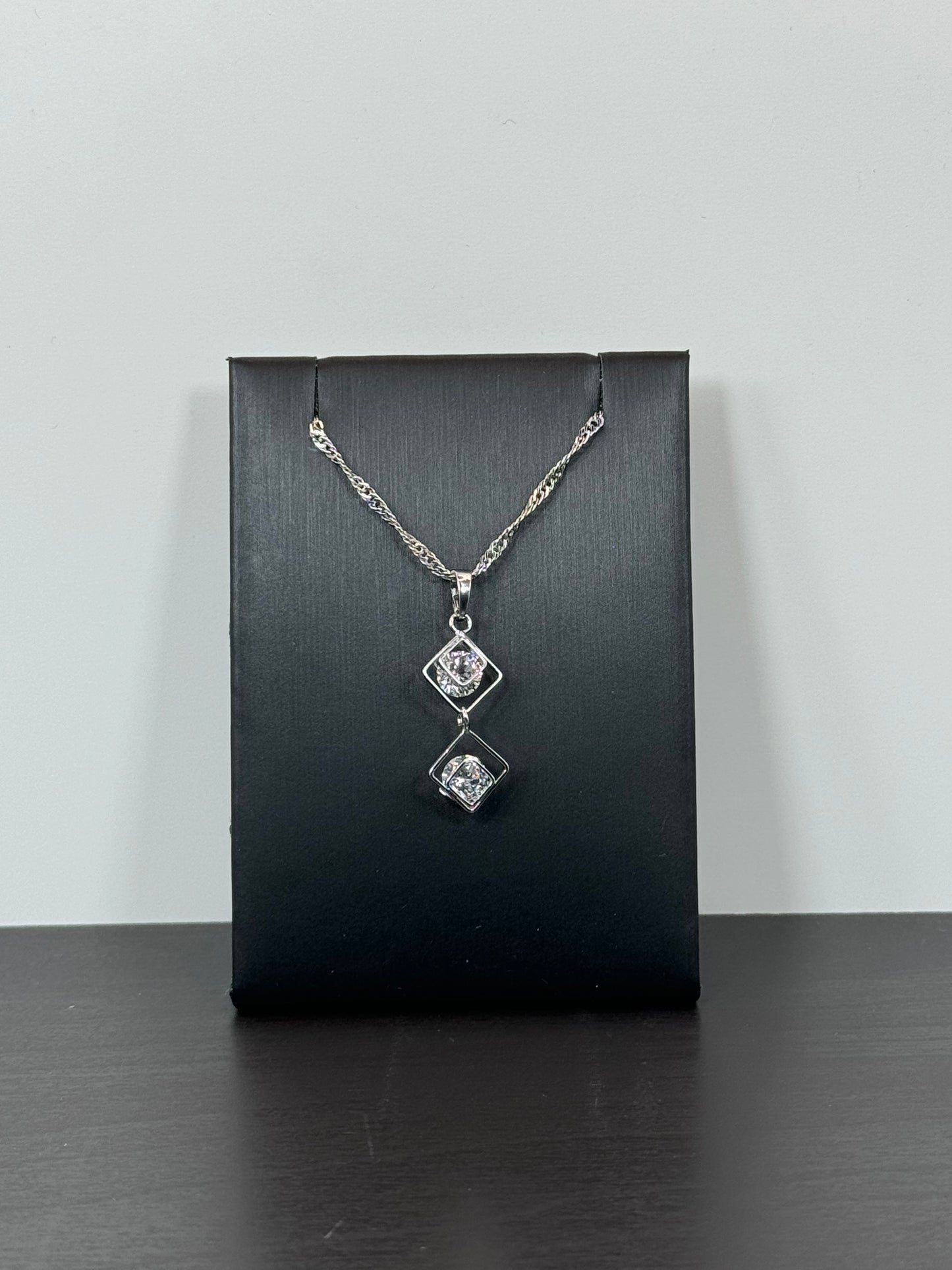COLLANA PENDENTE CUBIC